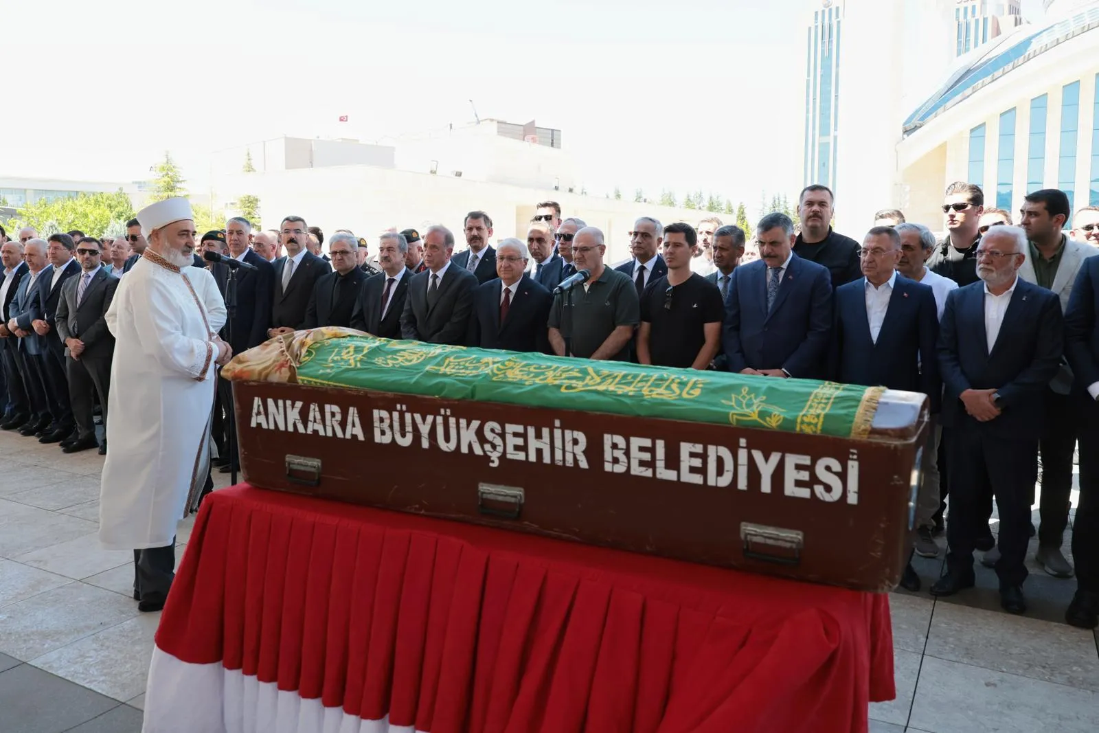 Bakan Yardımcısı Kavaklıoğlu eşini Niğde’ye son yolculuğuna uğurladı