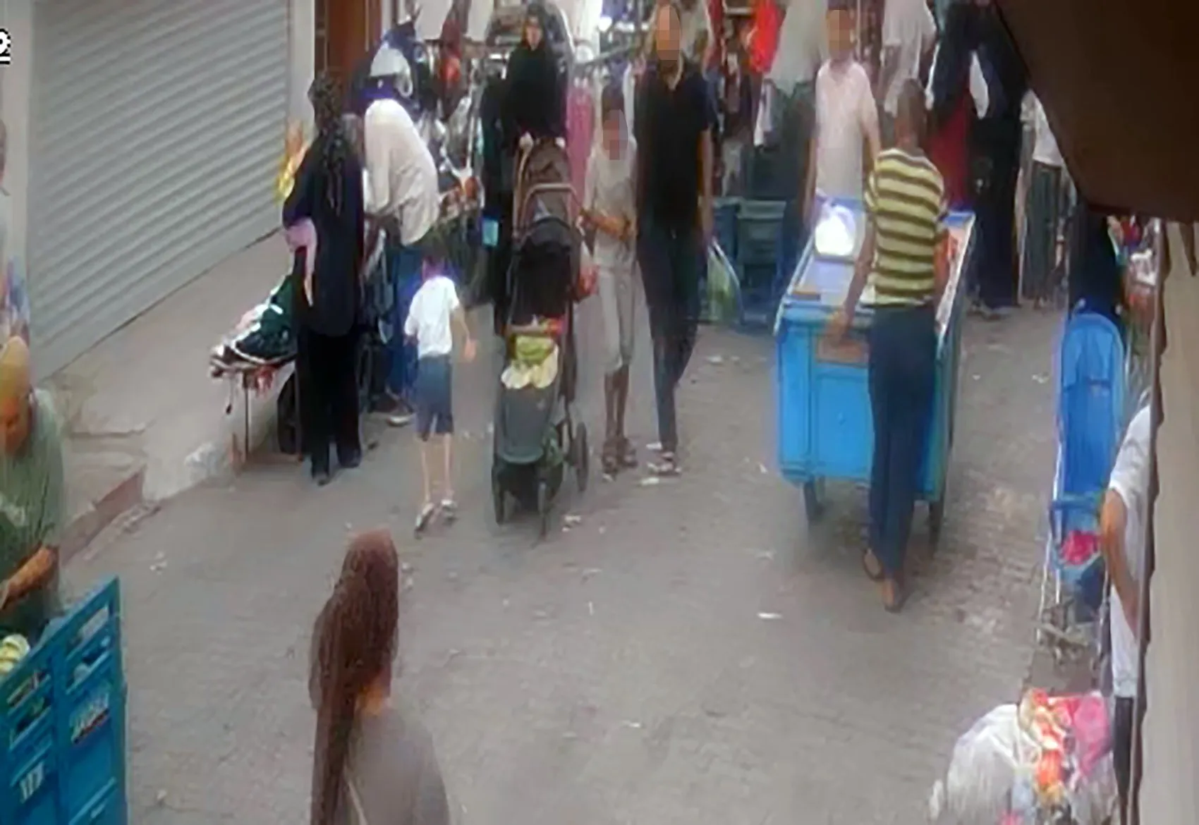 Adana'da pazarda yankesicilik için 12 yaşındaki çocuğu kullandı