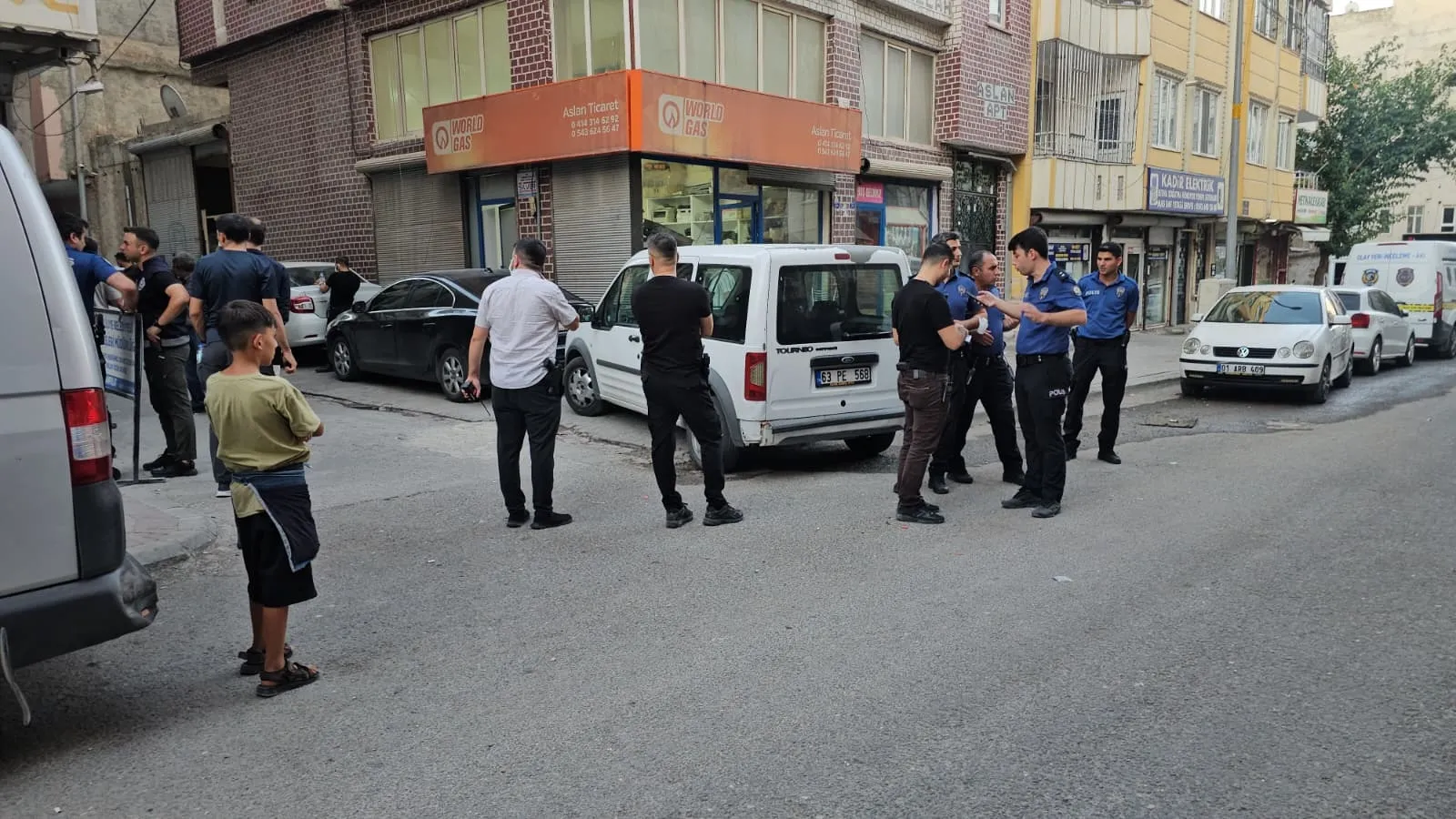 Şanlıurfa'da komşularının kokudan fark ettiği kadın evinde ölü bulundu