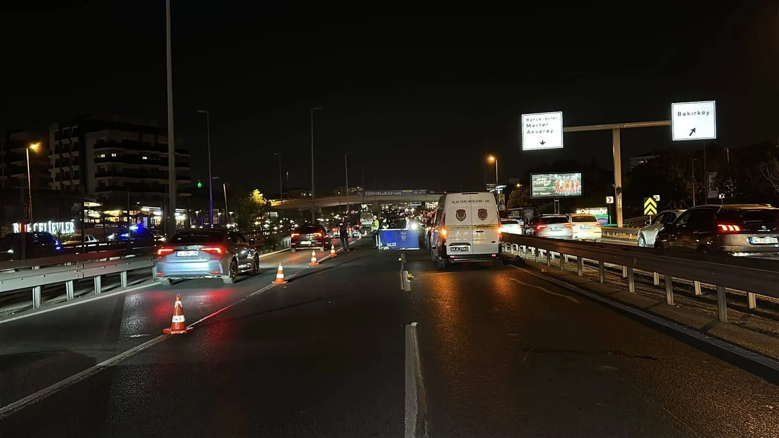 Bakırköy'de gece vakti feci kaza Bir yaya hayatını kaybetti