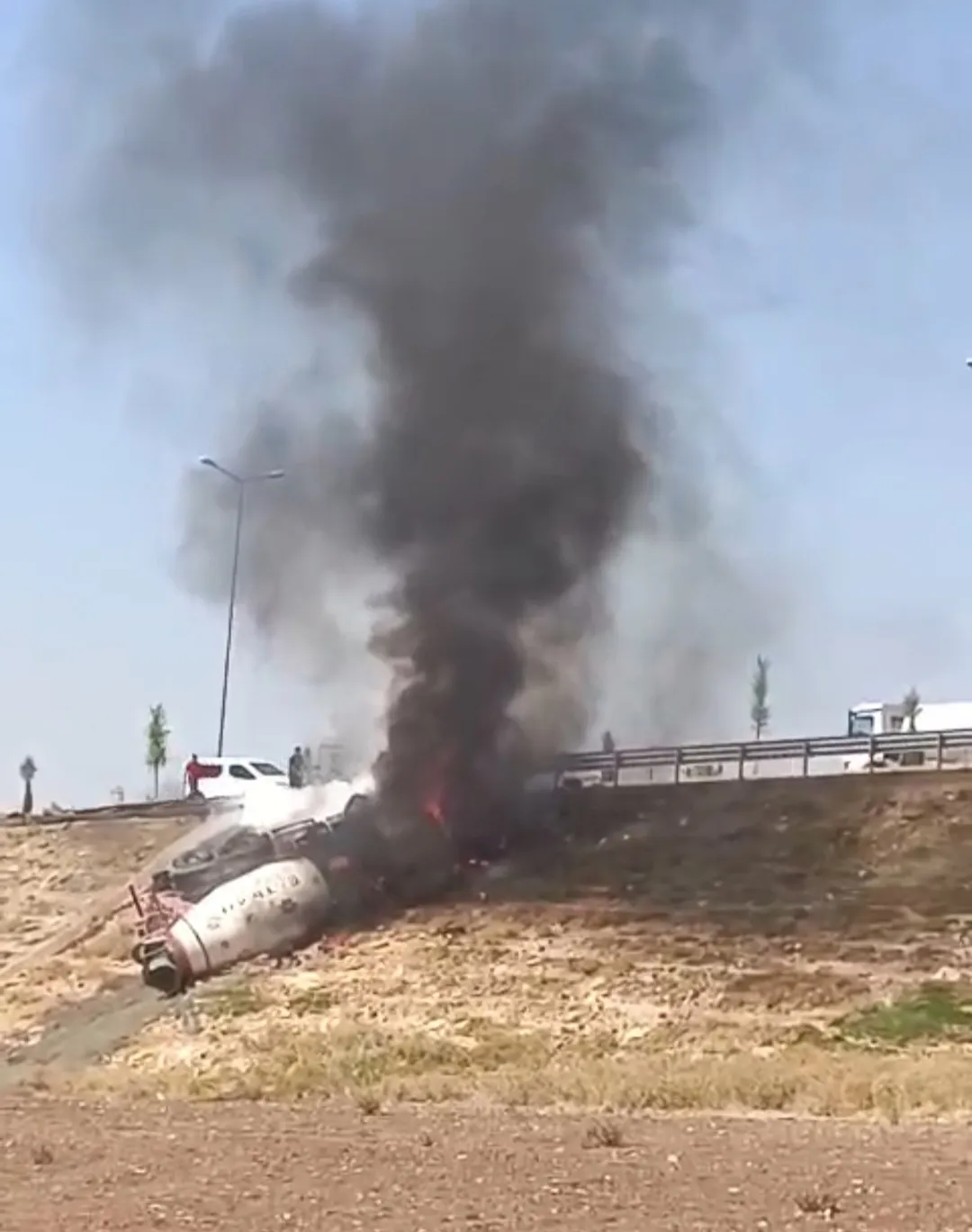 Batman'da beton mikseri şarampole uçtu ve alevler içinde kaldı