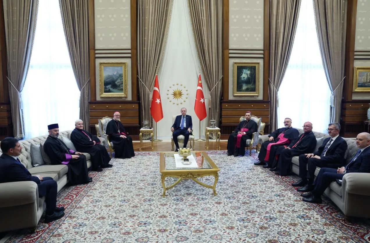 Erdoğan Külliye'de Katolik heyetiyle bir araya geldi