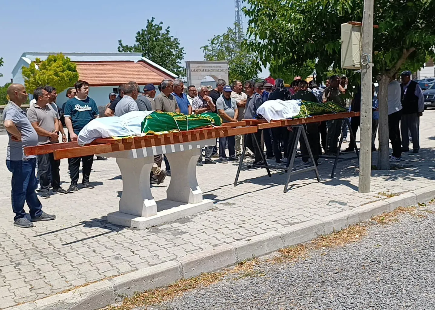 Konya’da aile faciası Anne ve kızı son yolculuğuna uğurlandı