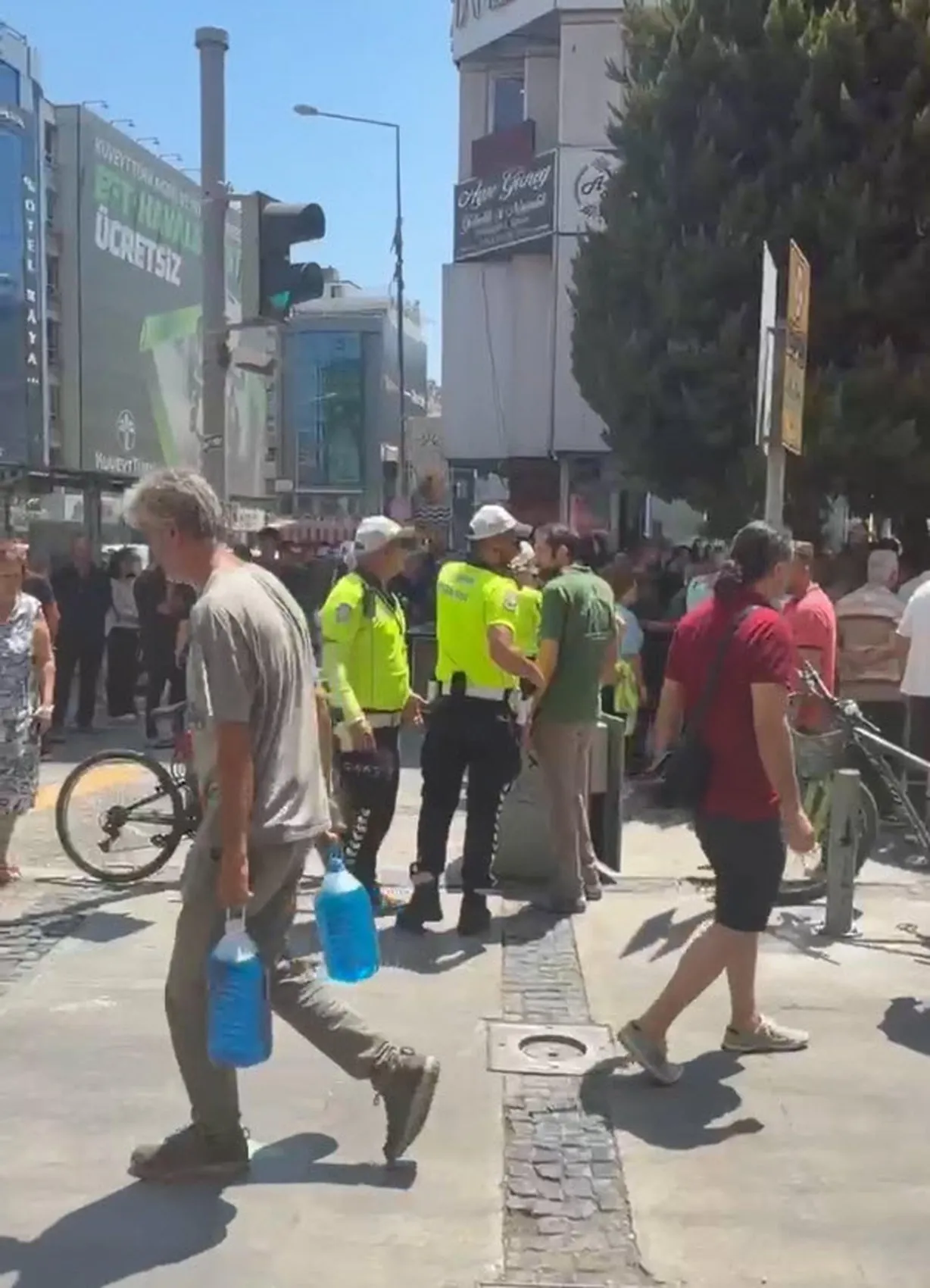 Konak’ta sokak ortasında silahlı hesaplaşma