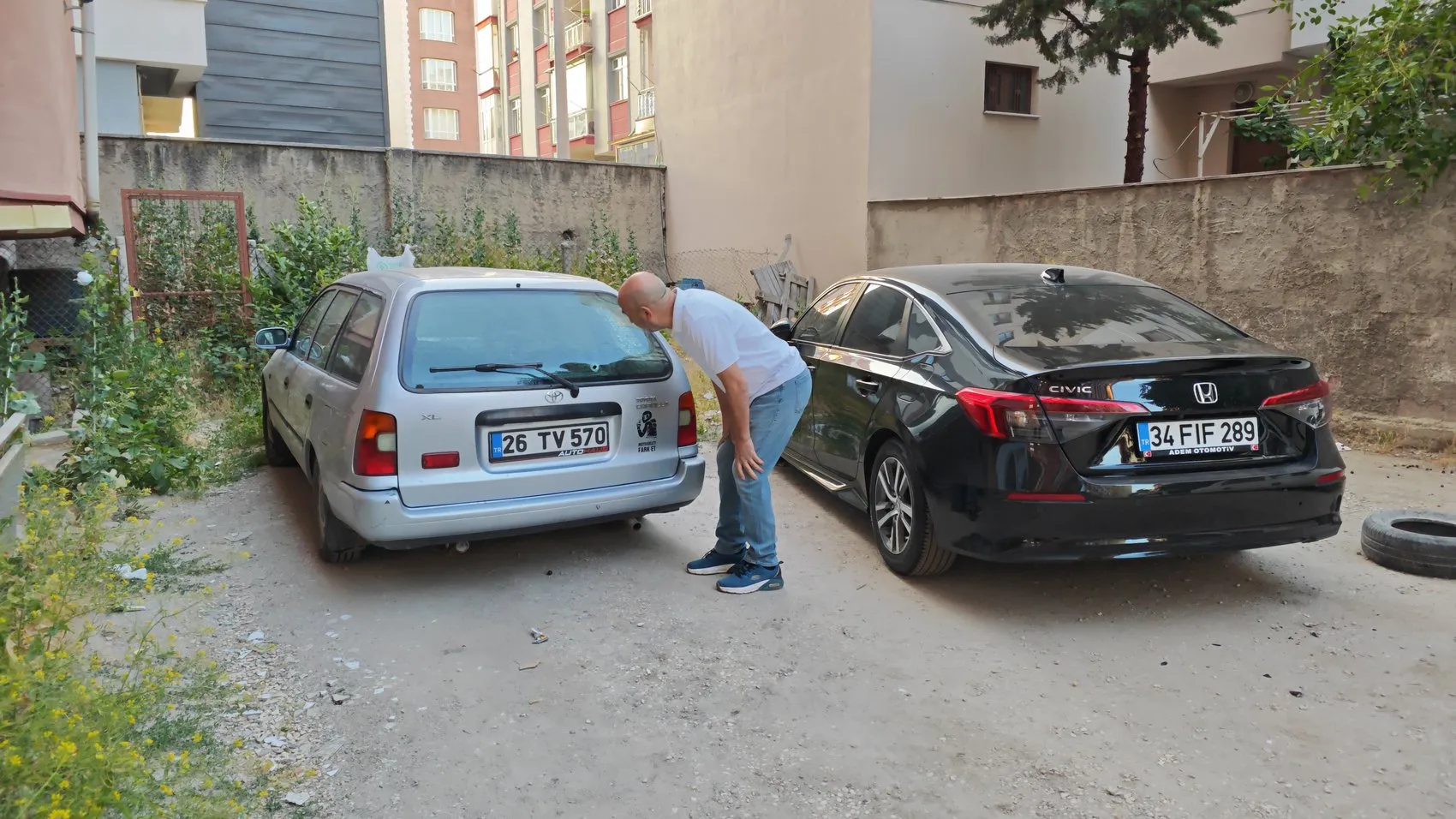 Eskişehir'de sabah şoku Park halindeki iki araca kurşun yağdırdılar