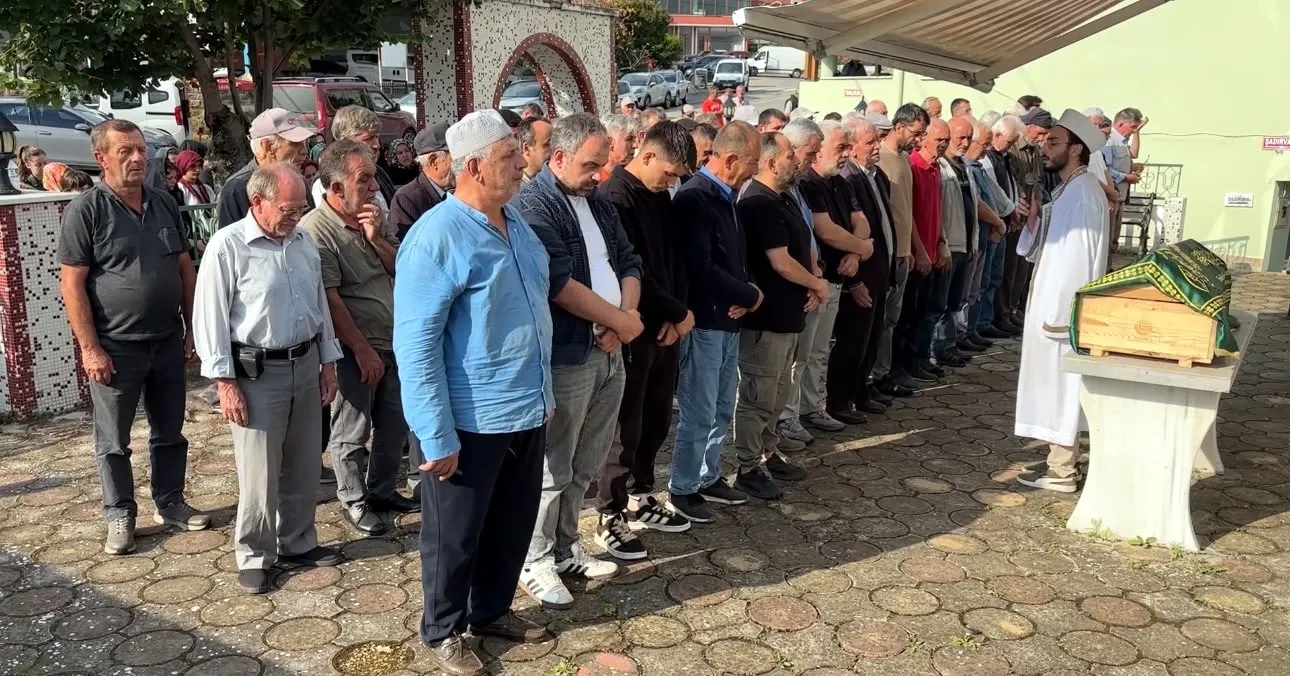 Kırklareli'de vahşetin ardından küçük Öykü annesinin yanına defnedildi