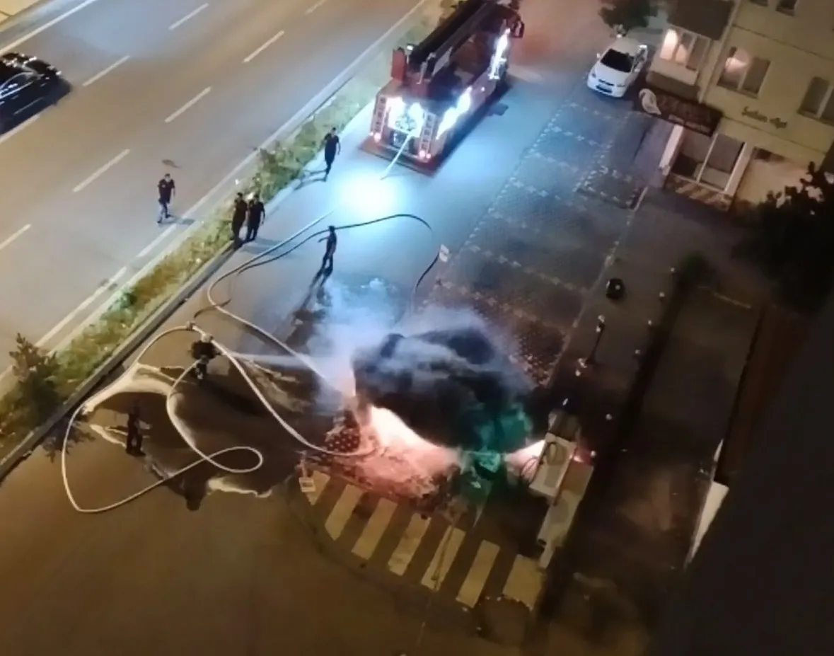Kayseri'de şarj olan elektrikli otomobil alev topuna döndü