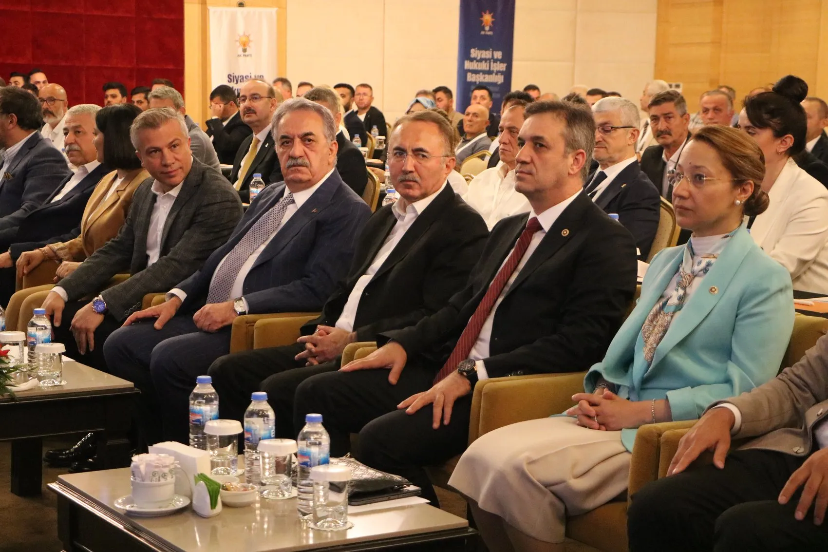 AK Parti yeni anayasa için referandum planını masaya koydu