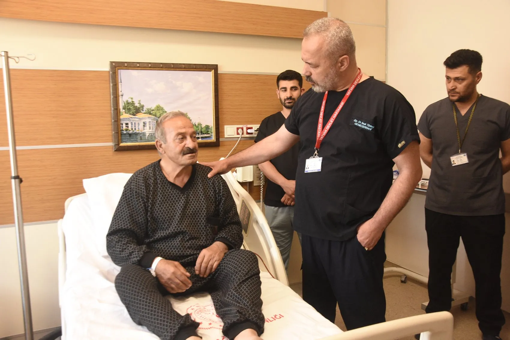 Bitlis'te tıp dünyasında büyük başarı 70 yaşındaki hastaya zorlu operasyon