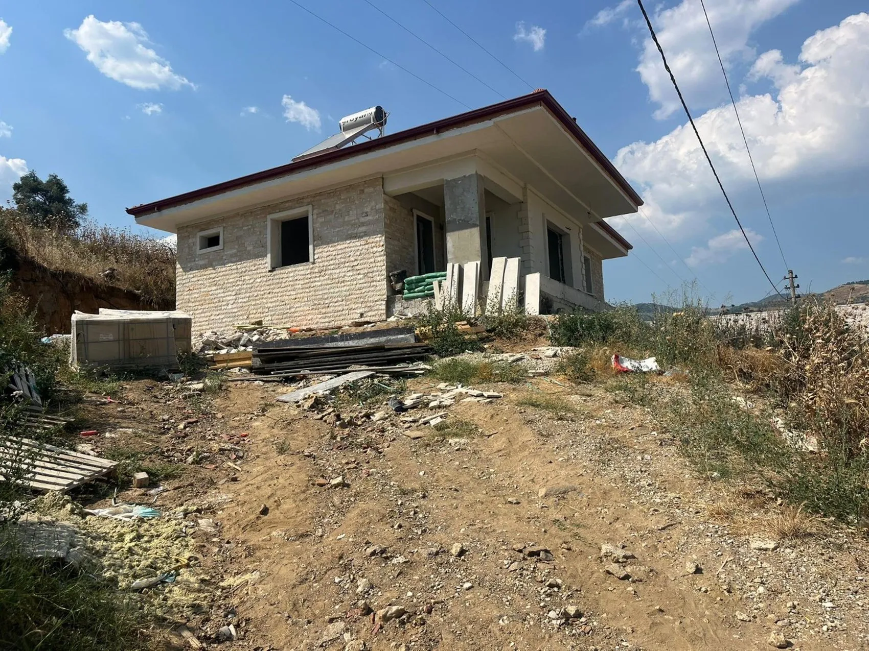Ödemiş yangınında evini kaybedenler yeni yuvalarına kavuşuyor