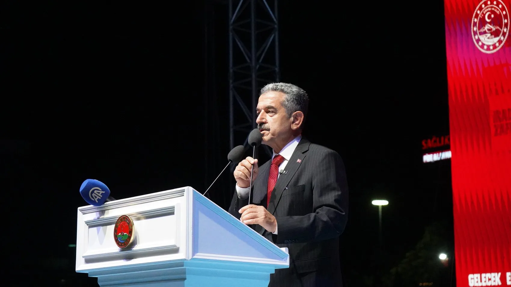 Şırnak 15 Temmuz için dev bayrakla yürüdü