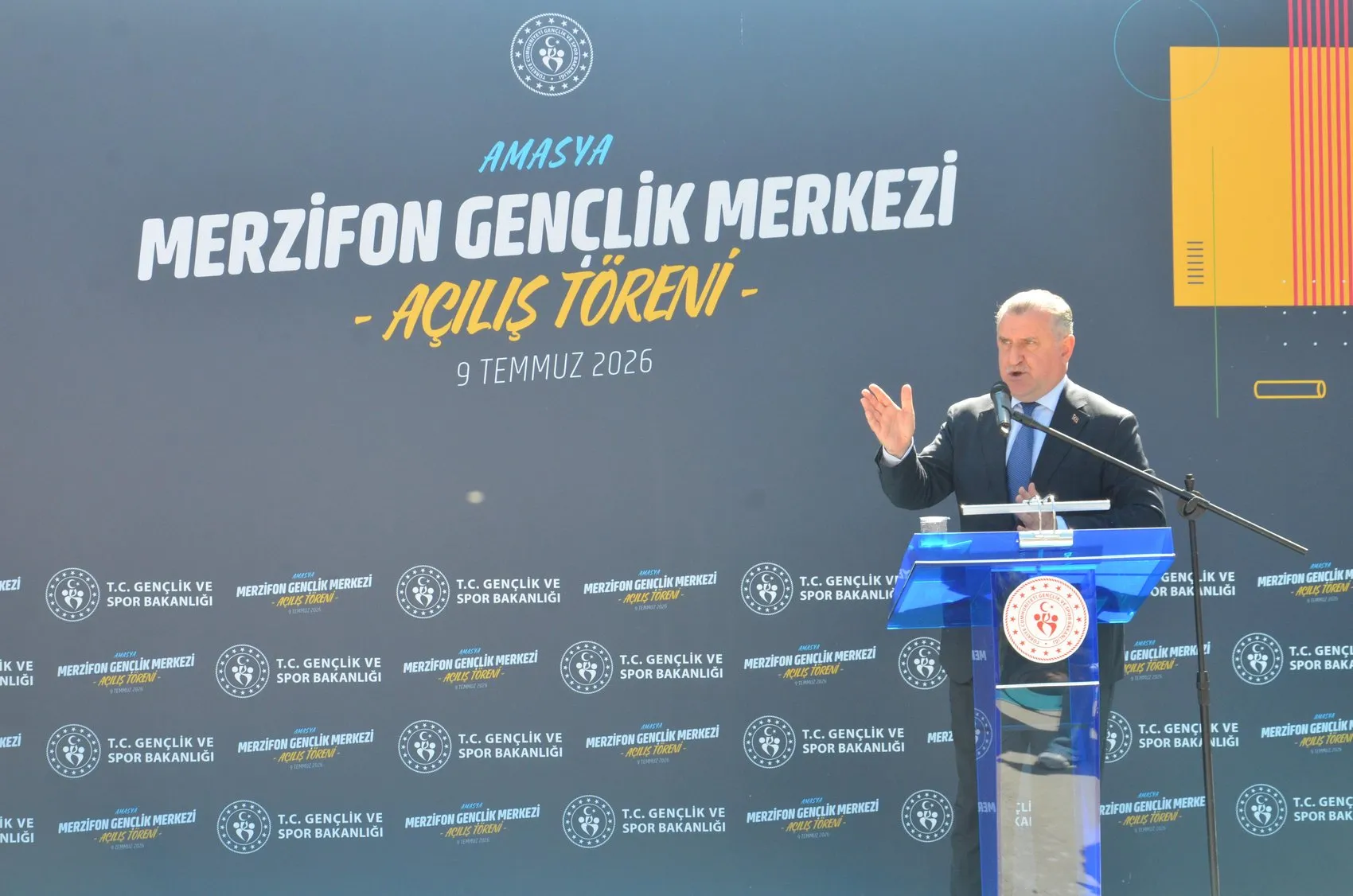 Bakan Bak Amasya'da yeni gençlik merkezlerini hizmete açtı