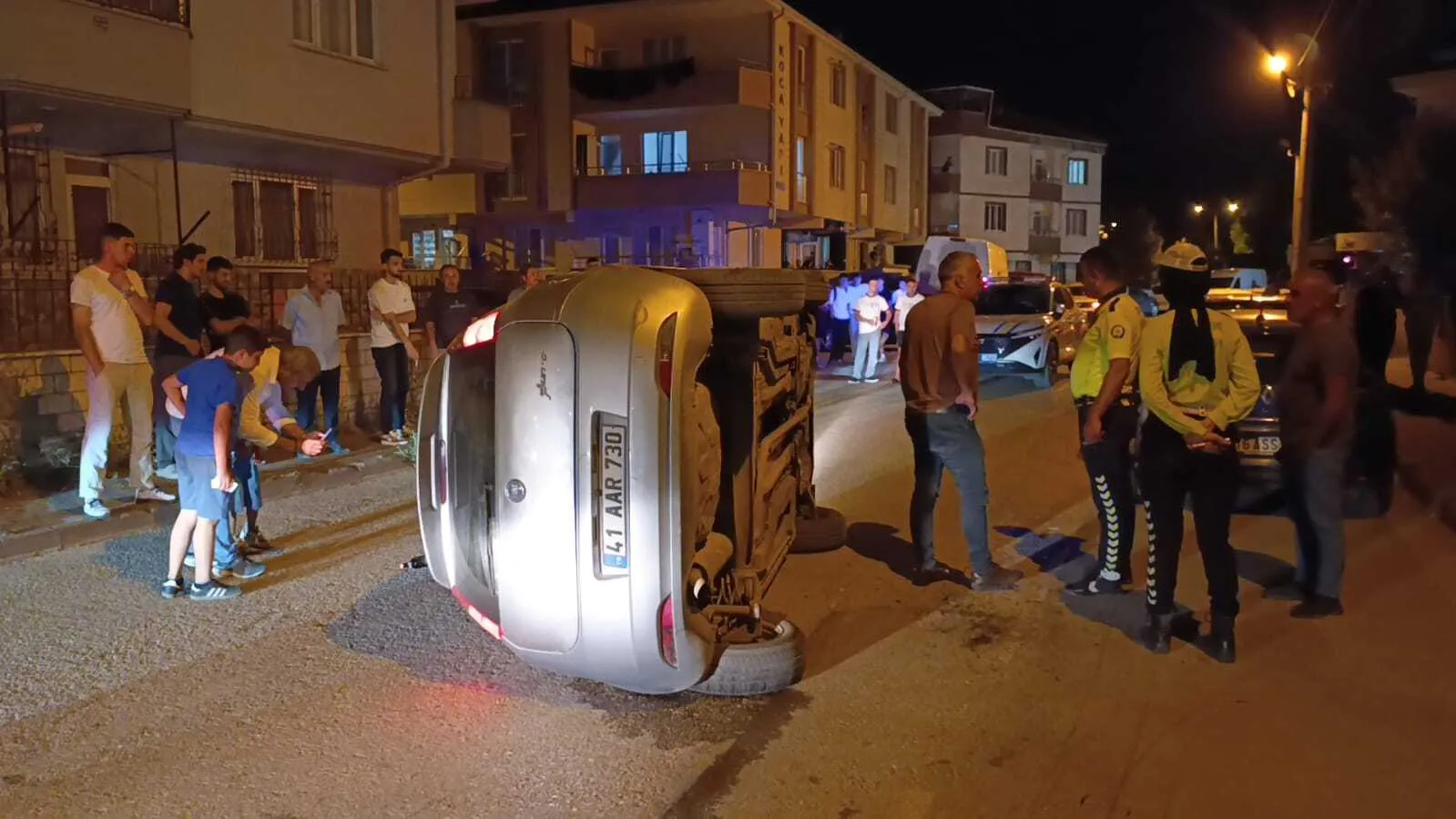 İnegöl'de kaza yaptıktan sonra aracını bırakıp kaçtı