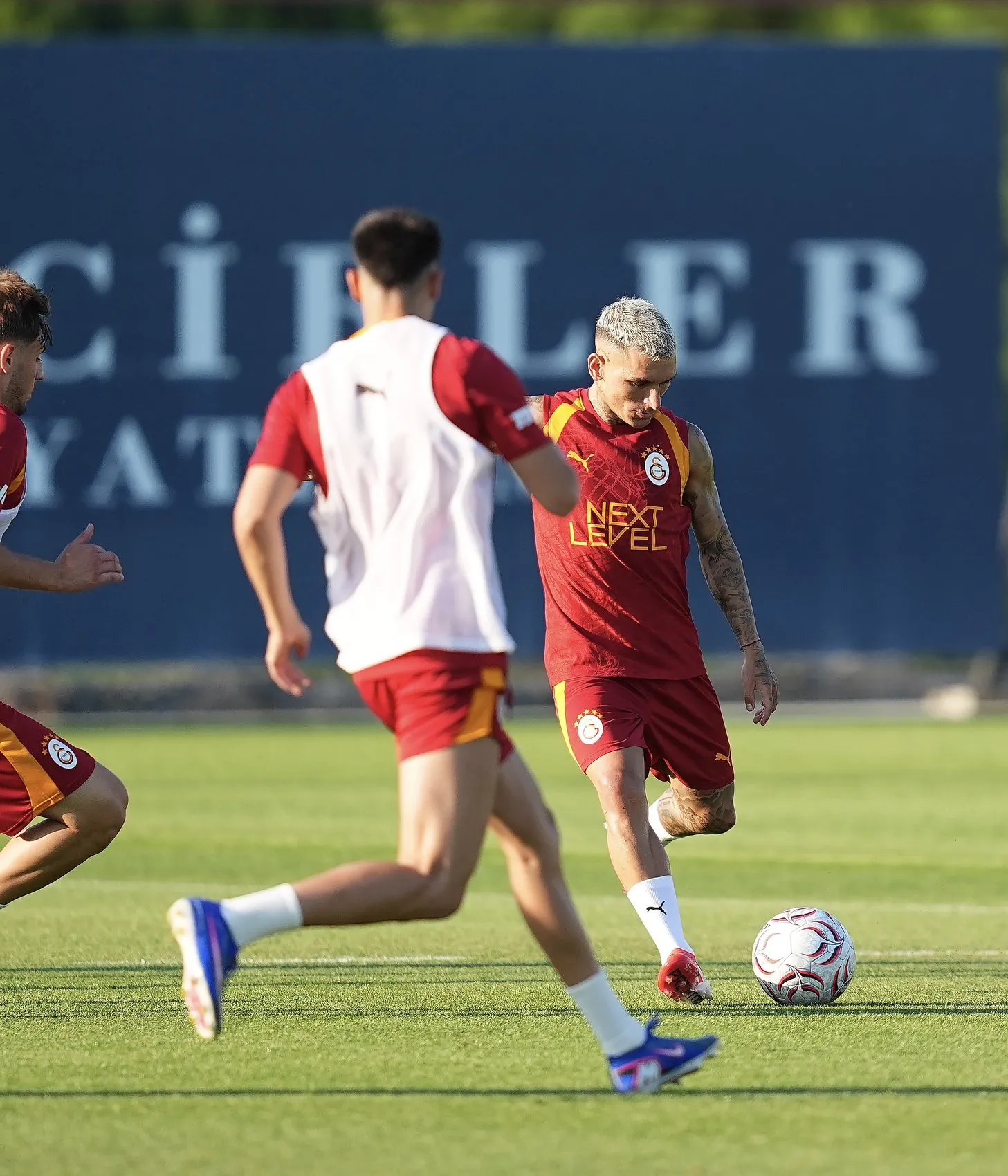 Galatasaray yeni sezon mesaisine Kemerburgaz'da hız verdi