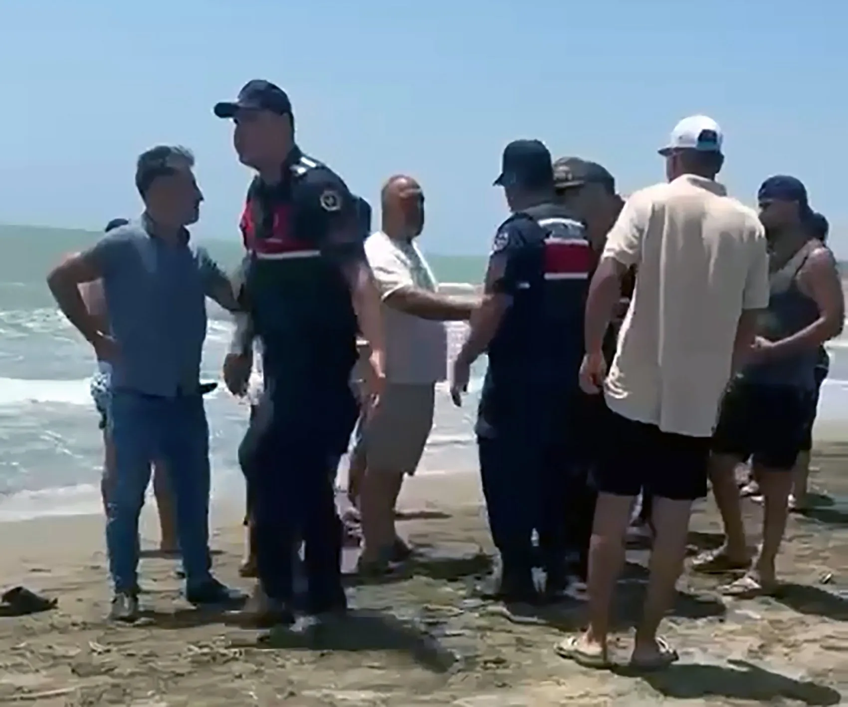 Adana Karataş’ta deniz faciası İki genç boğularak hayatını kaybetti