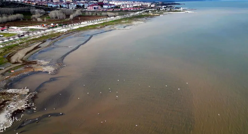 Van Gölü'ndeki su seviyesi yükseldi mikrobiyalitler tekrar saklandı