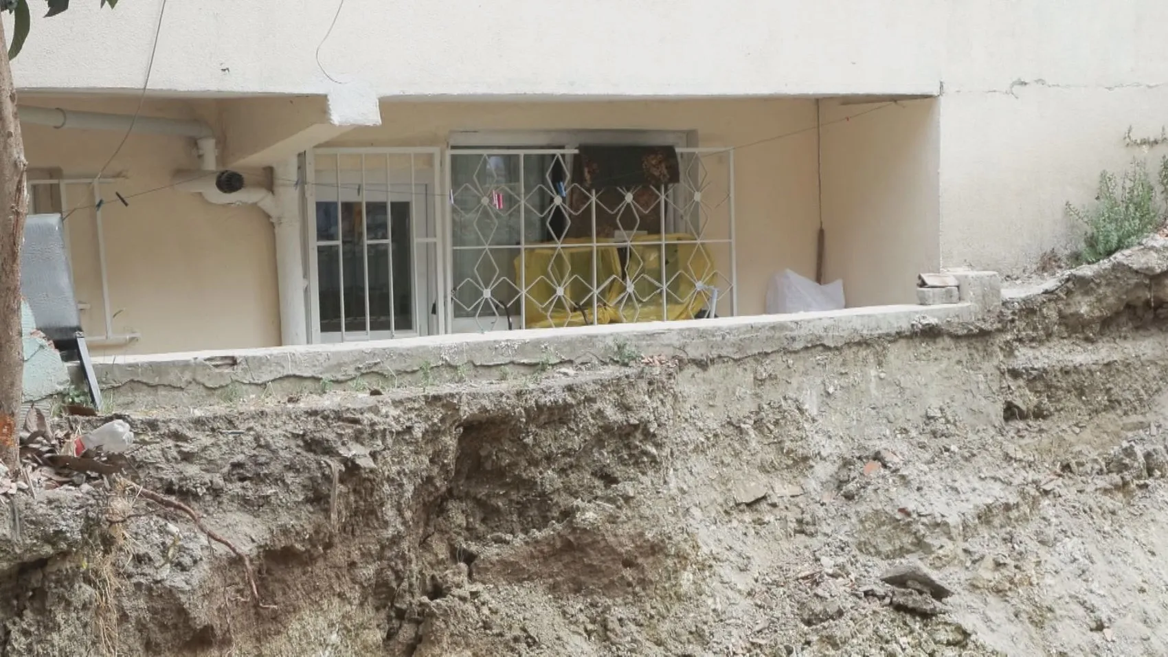 Bahçelievler’de inşaat kazısı sonrası bina boşaltıldı