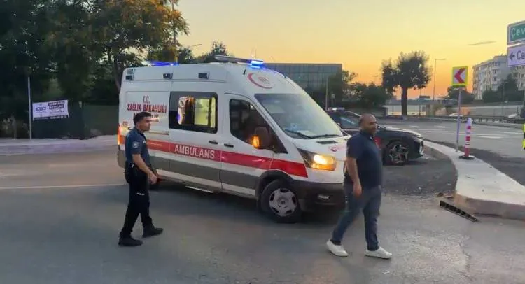 Bakırköy'de direksiyon hakimiyetini kaybeden sürücü kaza yaptı
