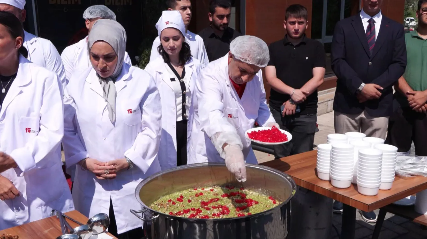15 Temmuz şehitleri için İstanbul’da aşure kazanları kaynadı