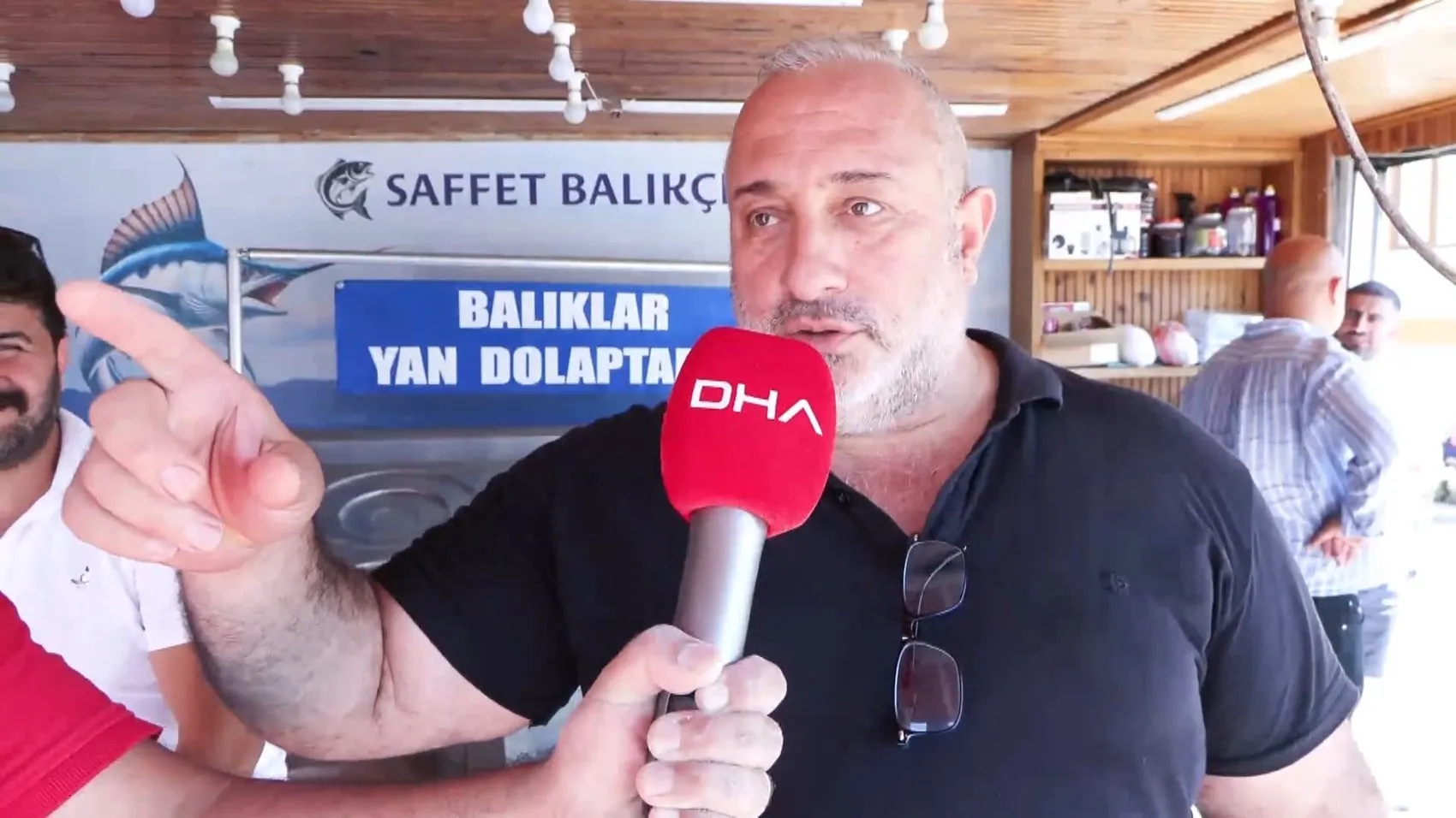Sarıyerde kontrolden çıkan cip ortalığı savaş alanına çevirdi