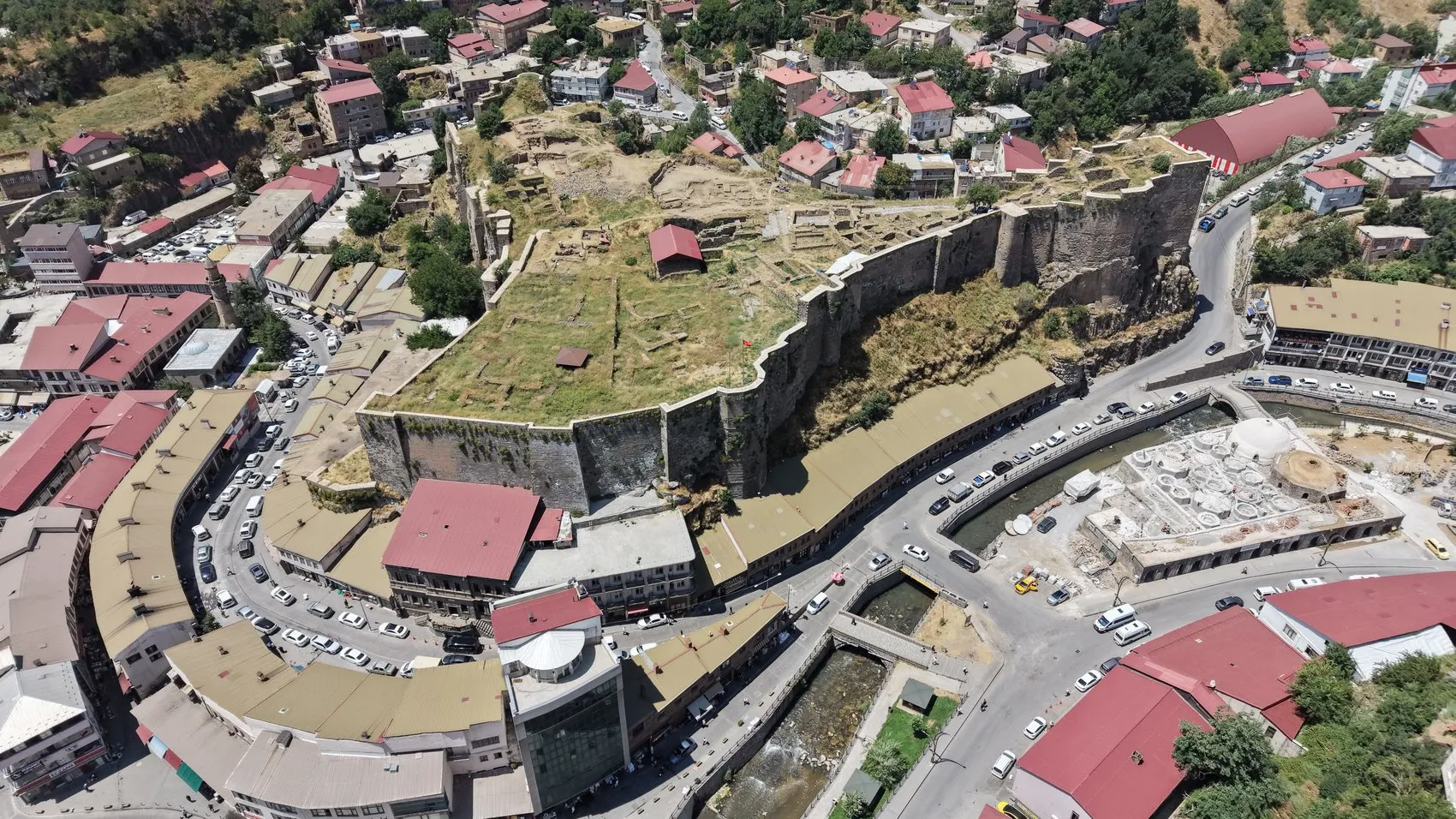 Bitlis Kalesi tarihin tozlu sayfalarından turizme açılıyor