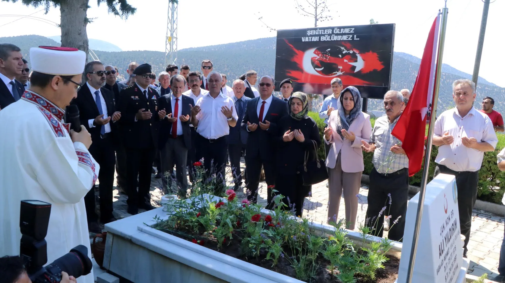 Burdur şehidini onuncu yılında dualarla andı