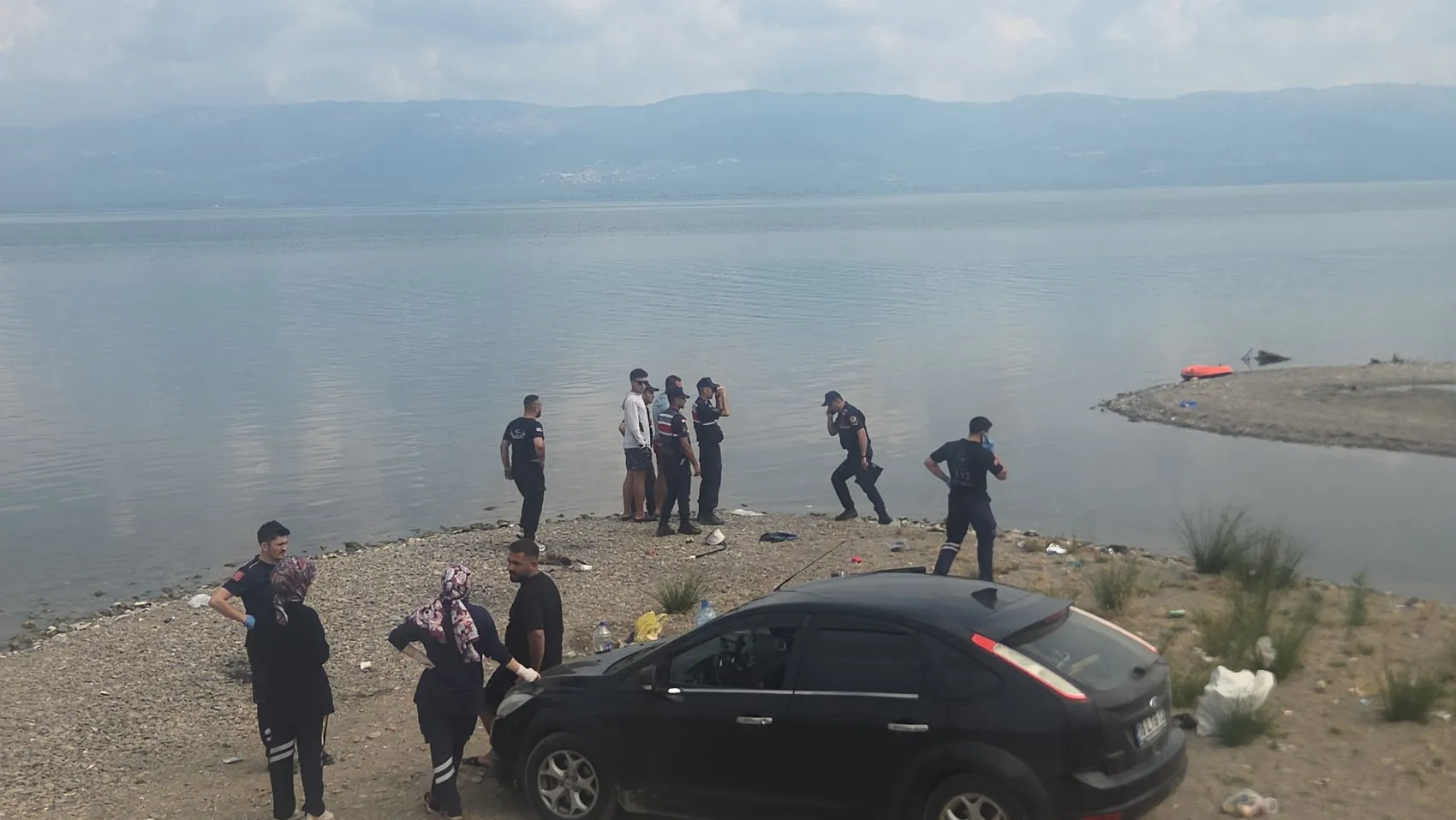 İznik Gölü’nde iki gençten haber alınamıyor