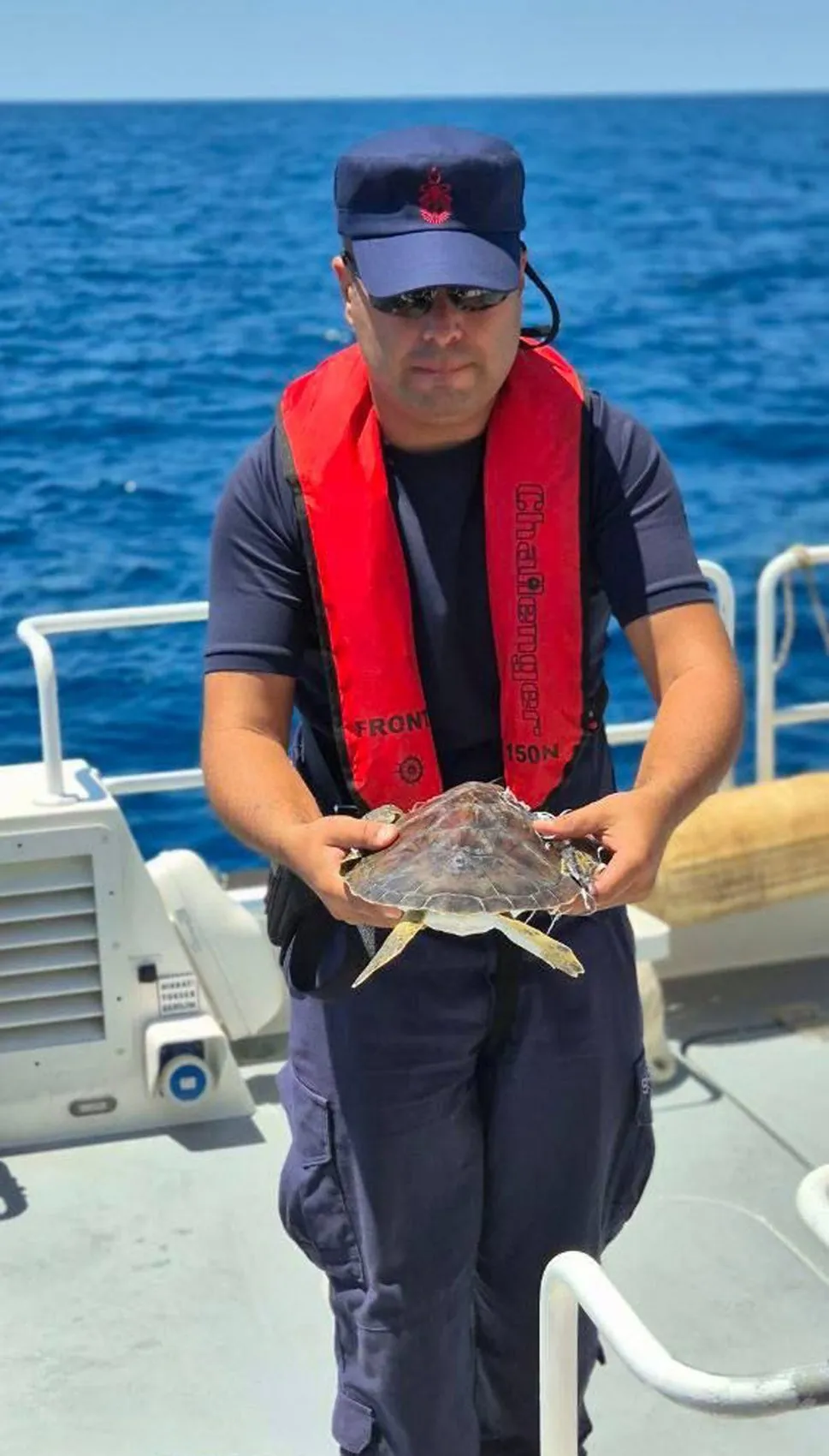 Alanya açıklarında tur teknesi kaptanından örnek kurtarma operasyonu