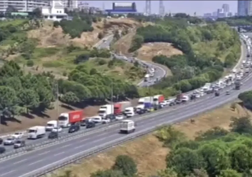 TEM Otoyolu'nda feci kaza Genç motosikletçi hayatını kaybetti