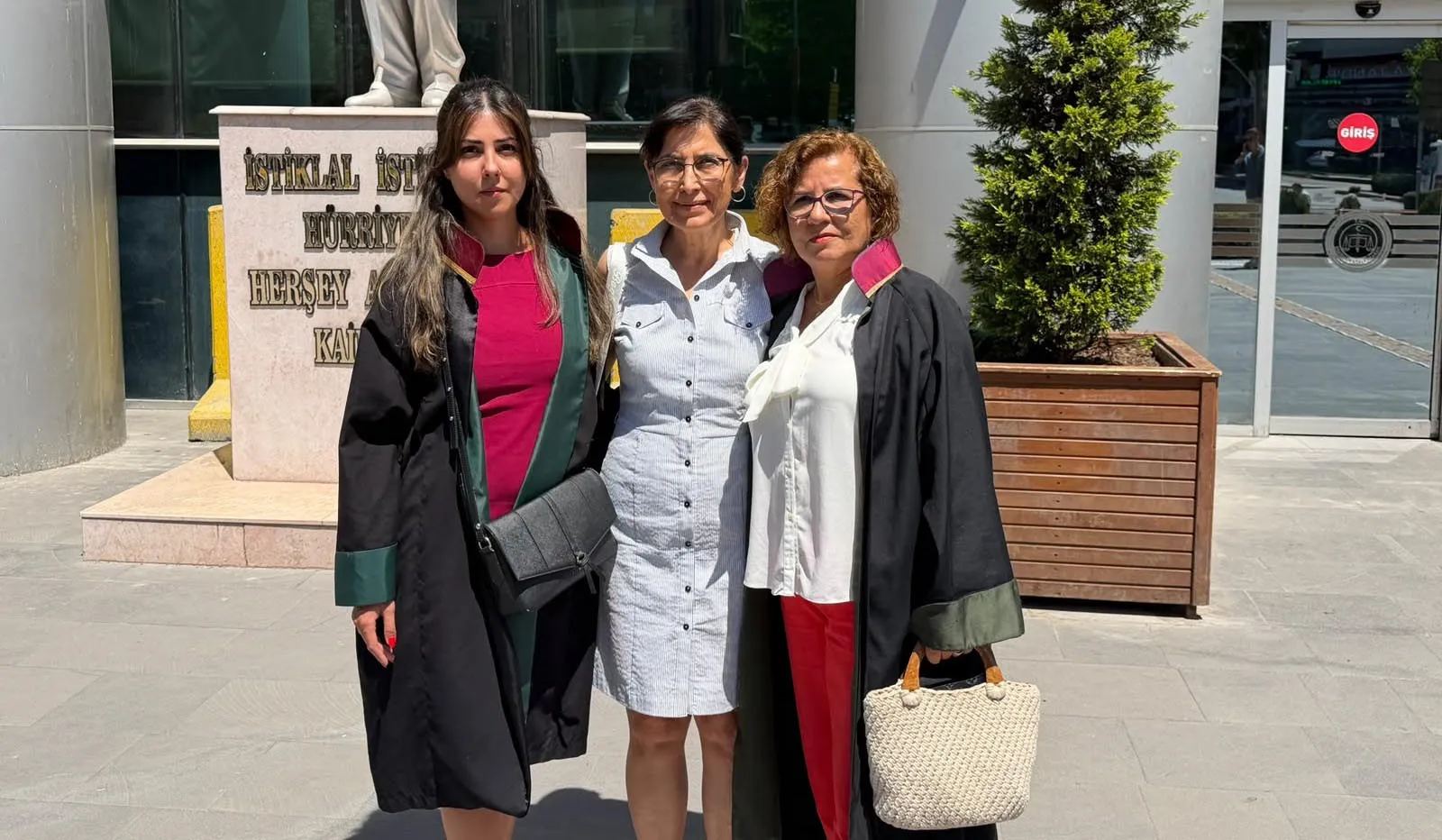 Kaldırımda yürürken canından oldu Sürücü frenin tutmadığını iddia etti