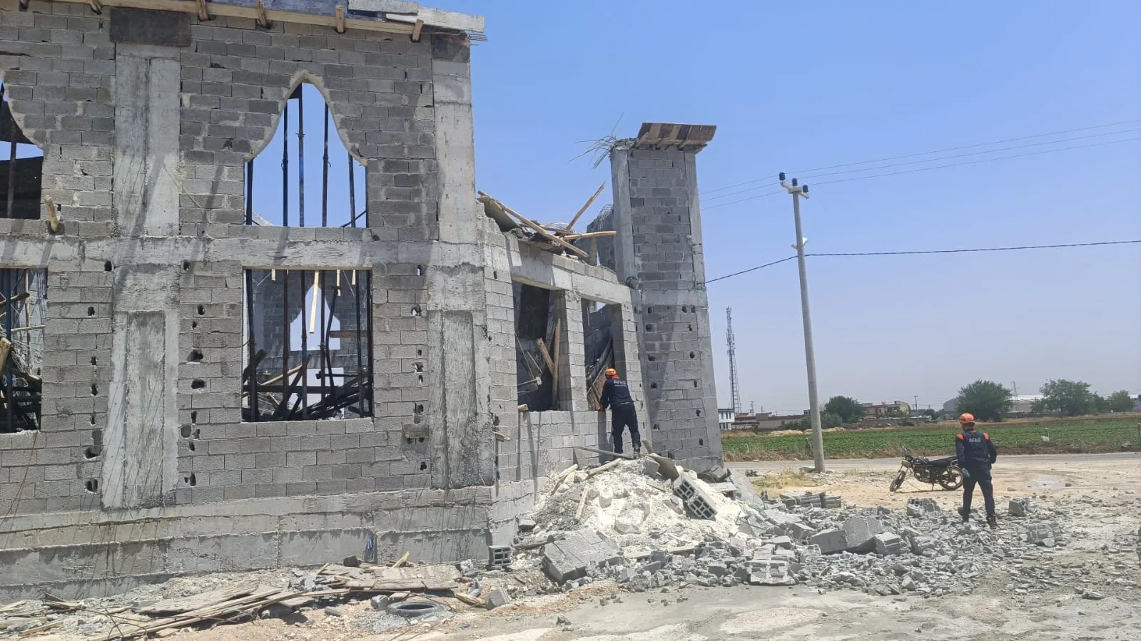 Şanlıurfa'da cami inşaatında beton dökümü sırasında göçük yaşandı