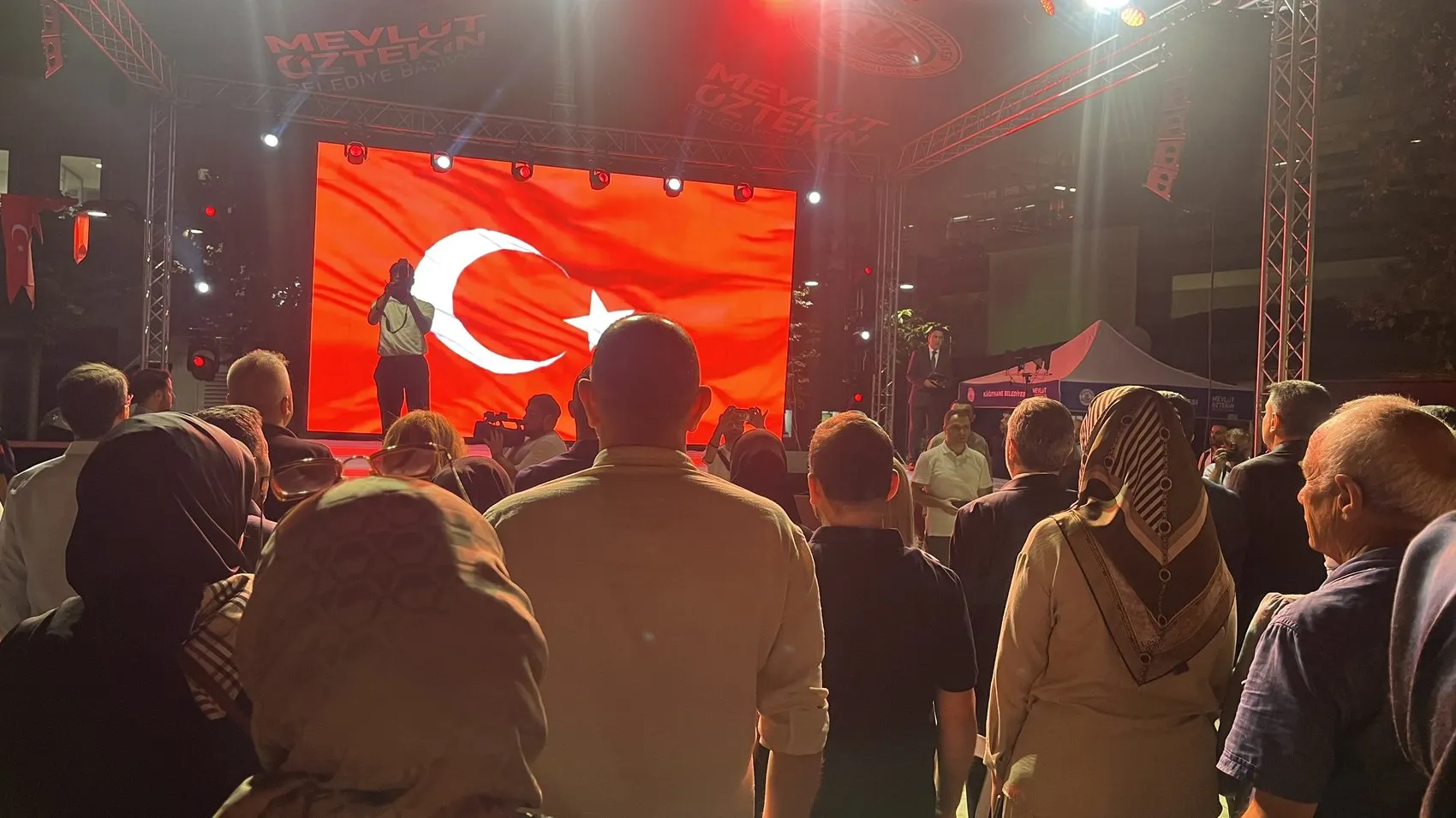 Kağıthane meydanında demokrasi nöbeti tutuldu