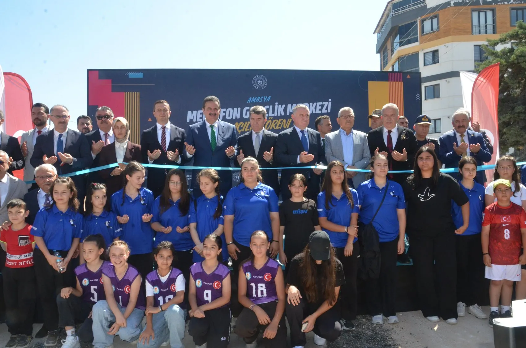 Bakan Bak Amasya'da yeni gençlik merkezlerini hizmete açtı