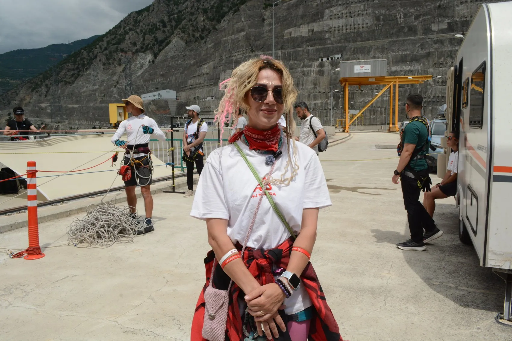 Deriner Barajı devasa gövdesinde adrenalin dolu anlar