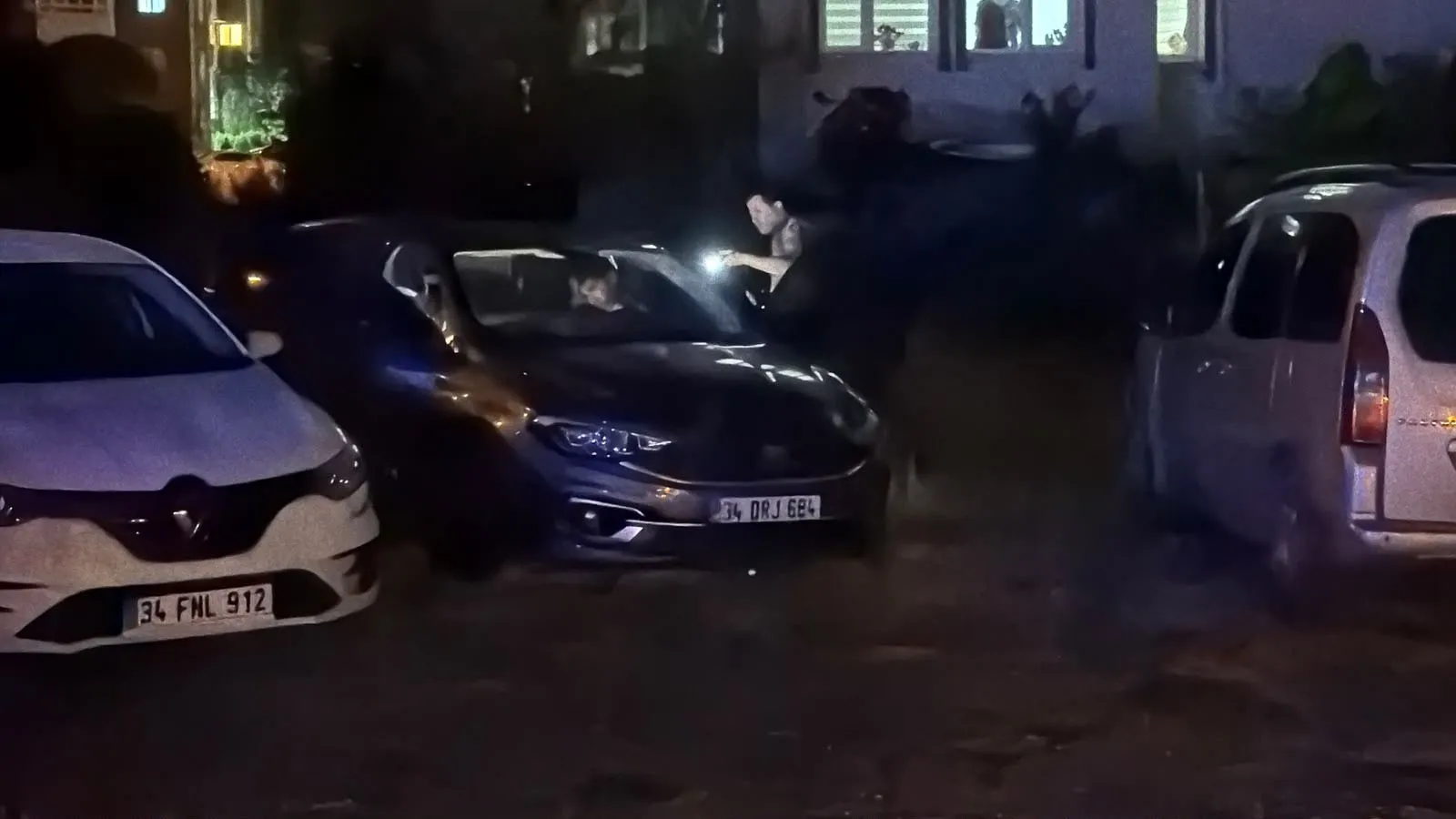 Eskişehir’de sahte plakalı araçla kaçan şüpheliler bekçiyi yaraladı