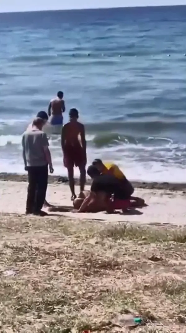 Silivri Selimpaşa'da denize giren vatandaş boğulmaktan son anda kurtuldu