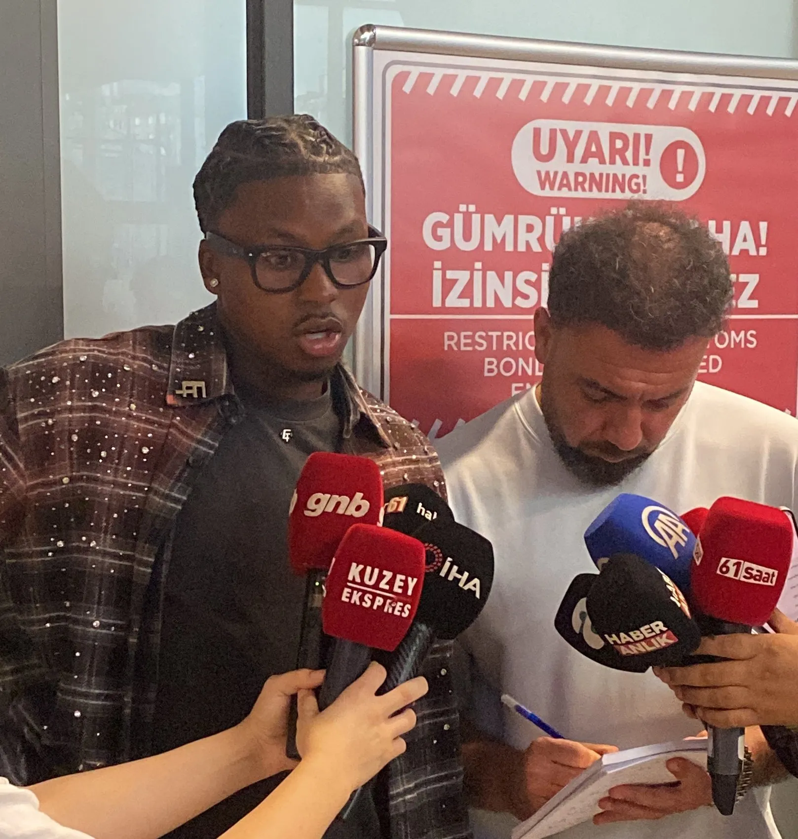 Trabzonspor’un yeni savunmacısı Sidny Lopes Cabral şehre ayak bastı