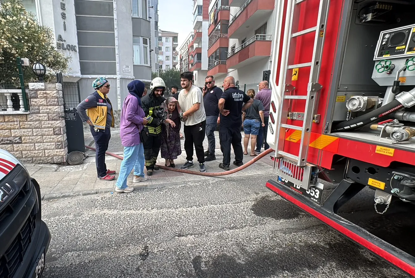 Çorlu'da apartman yangını panik yarattı