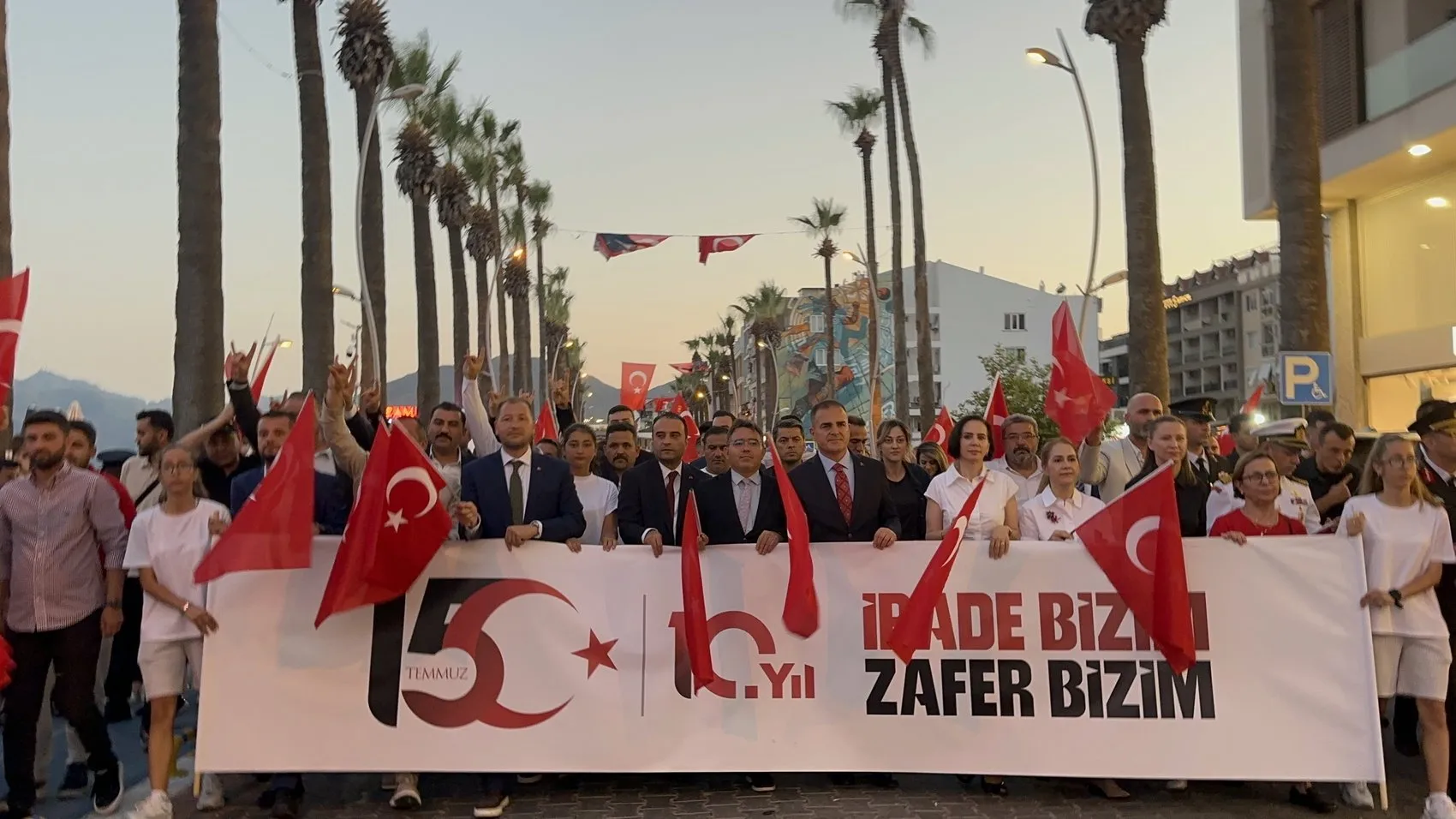 Marmaris 15 Temmuz şehitlerini meydanlarda andı