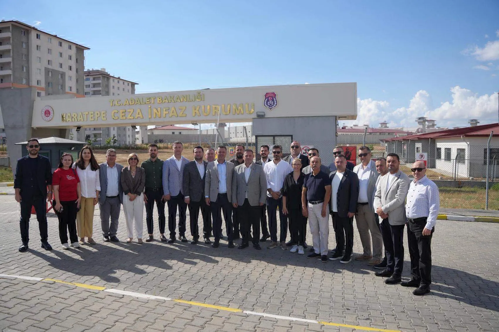 Özgür Özel tutuklu Deniz Göktaş ile cezaevinde görüştü