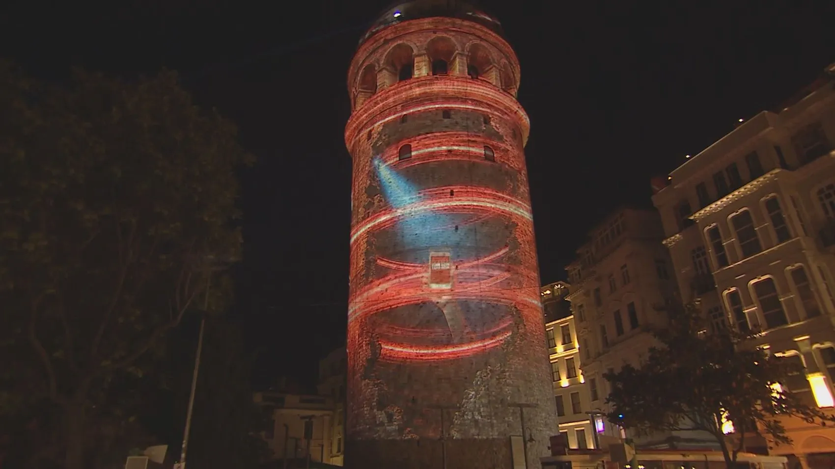 Galata Kulesi 15 Temmuz’un onuncu yılı için ışıklarla donatıldı