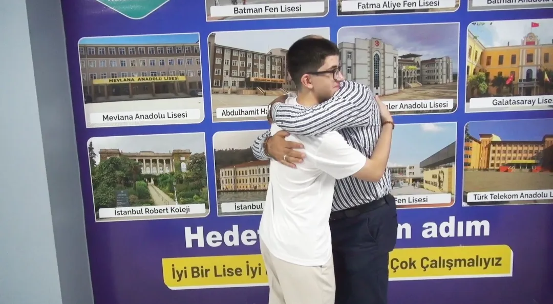 LGS birincisi Muhammed'e yarım milyon liralık başarı primi