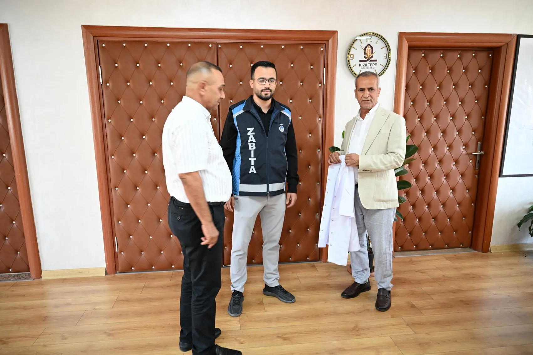 Gece zabıta gündüz tıp öğrencisiydi şimdi doktor oldu