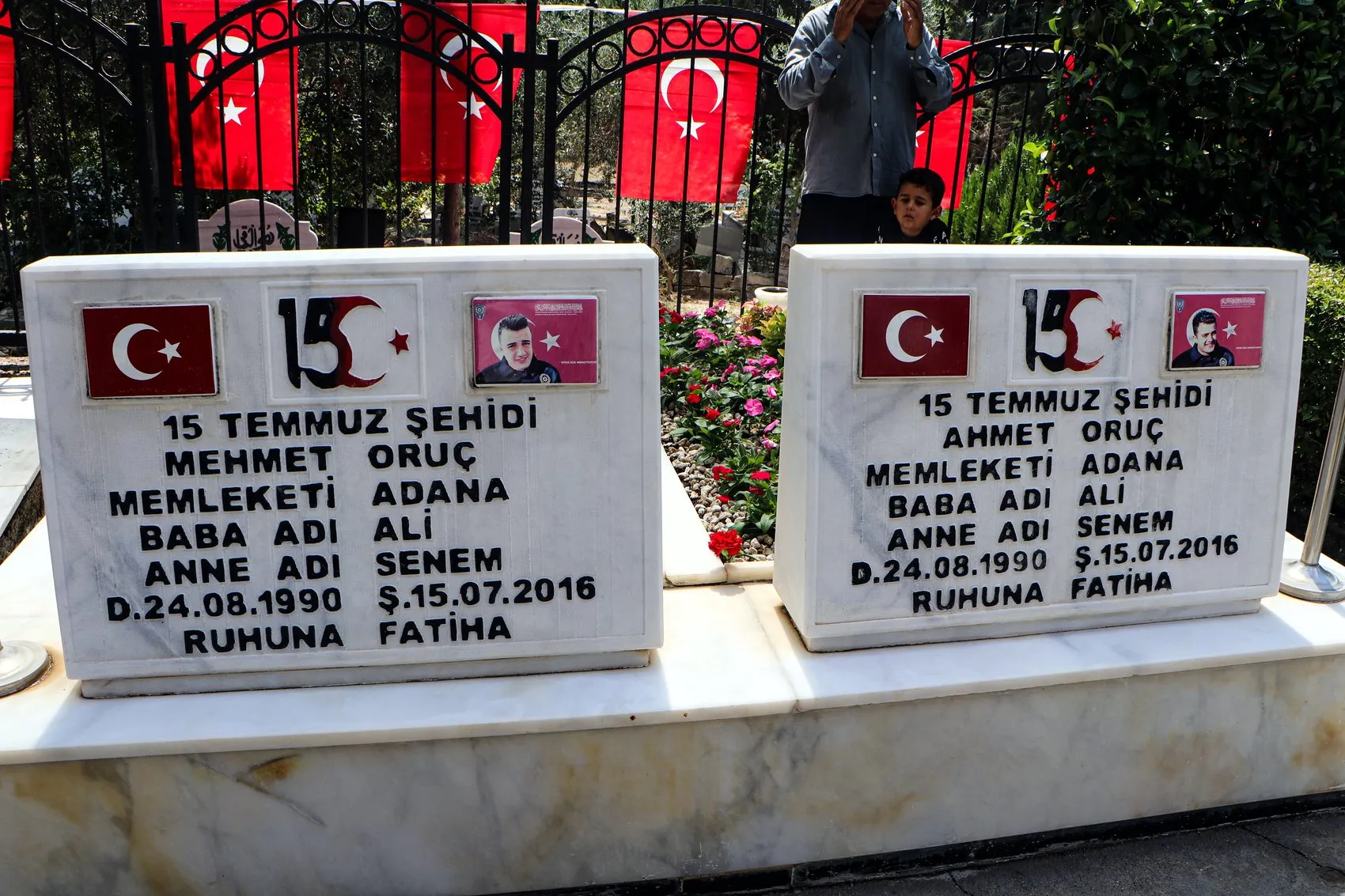 Adana 15 Temmuz şehitlerini kabirleri başında dualarla andı