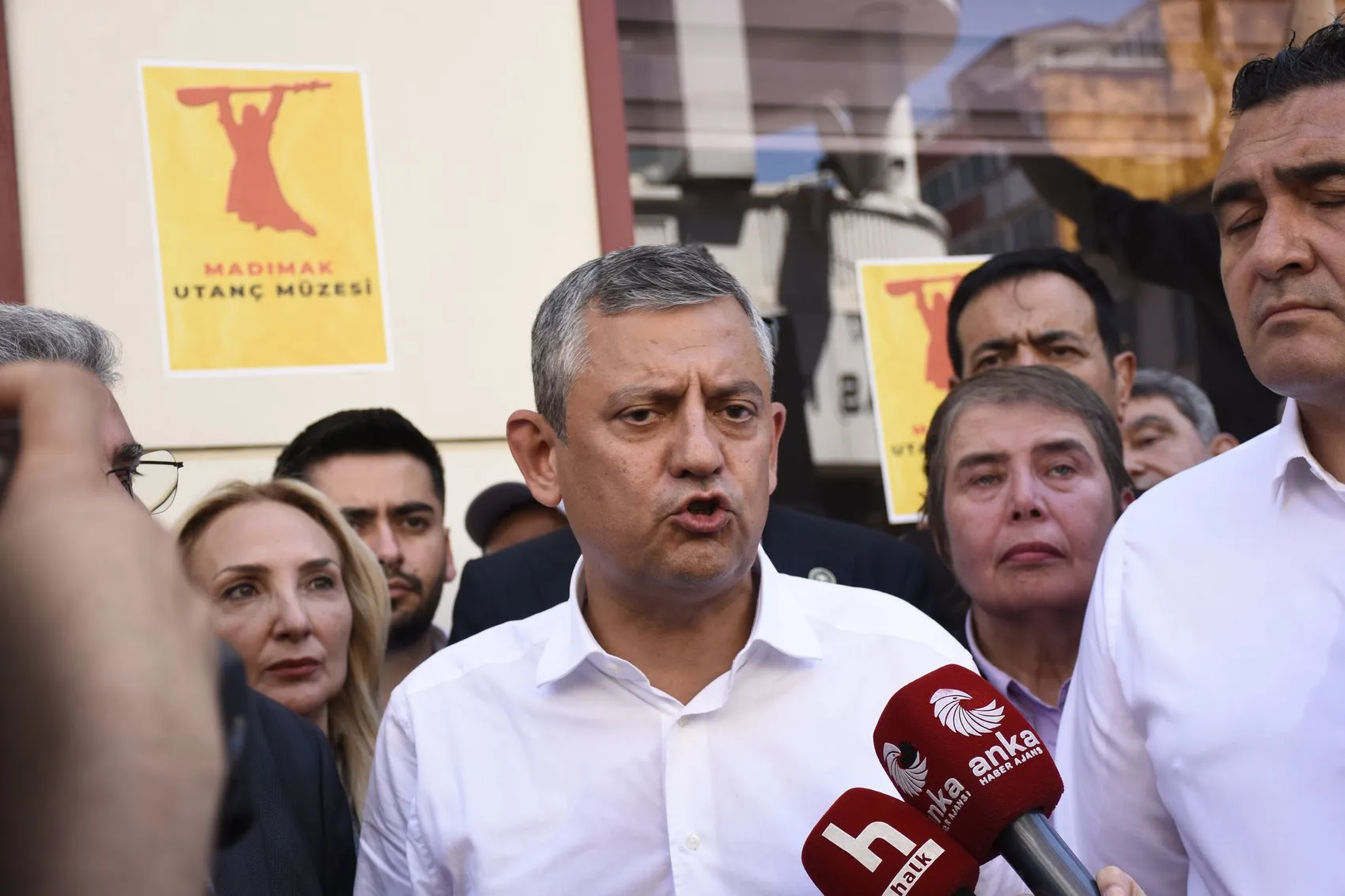 Madımak Oteli önünde adalet arayışı sürdü