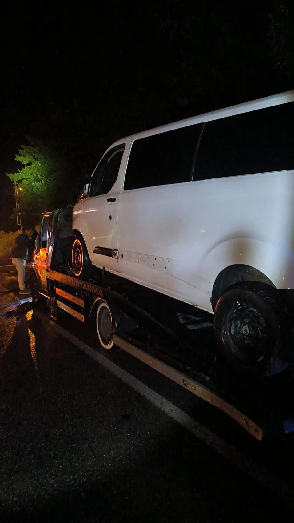 Samsun'da seyir halindeki çekici ve üzerindeki araç küle döndü