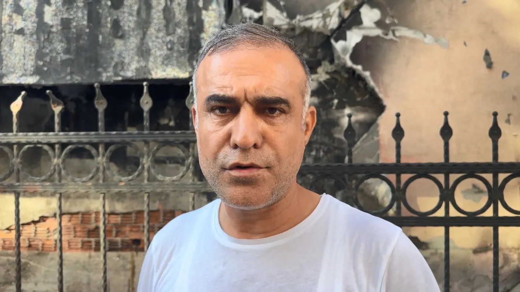 Avcılar'da yanan fabrika çürümeye terk edildi