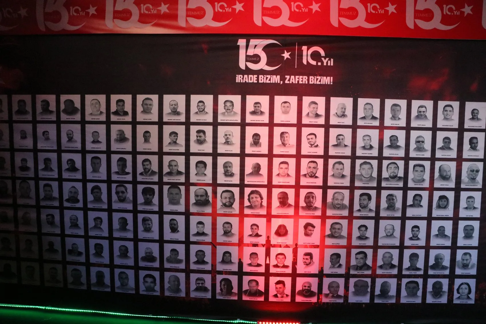 Denizli halkı 15 Temmuz'u anmak için meydanda buluştu