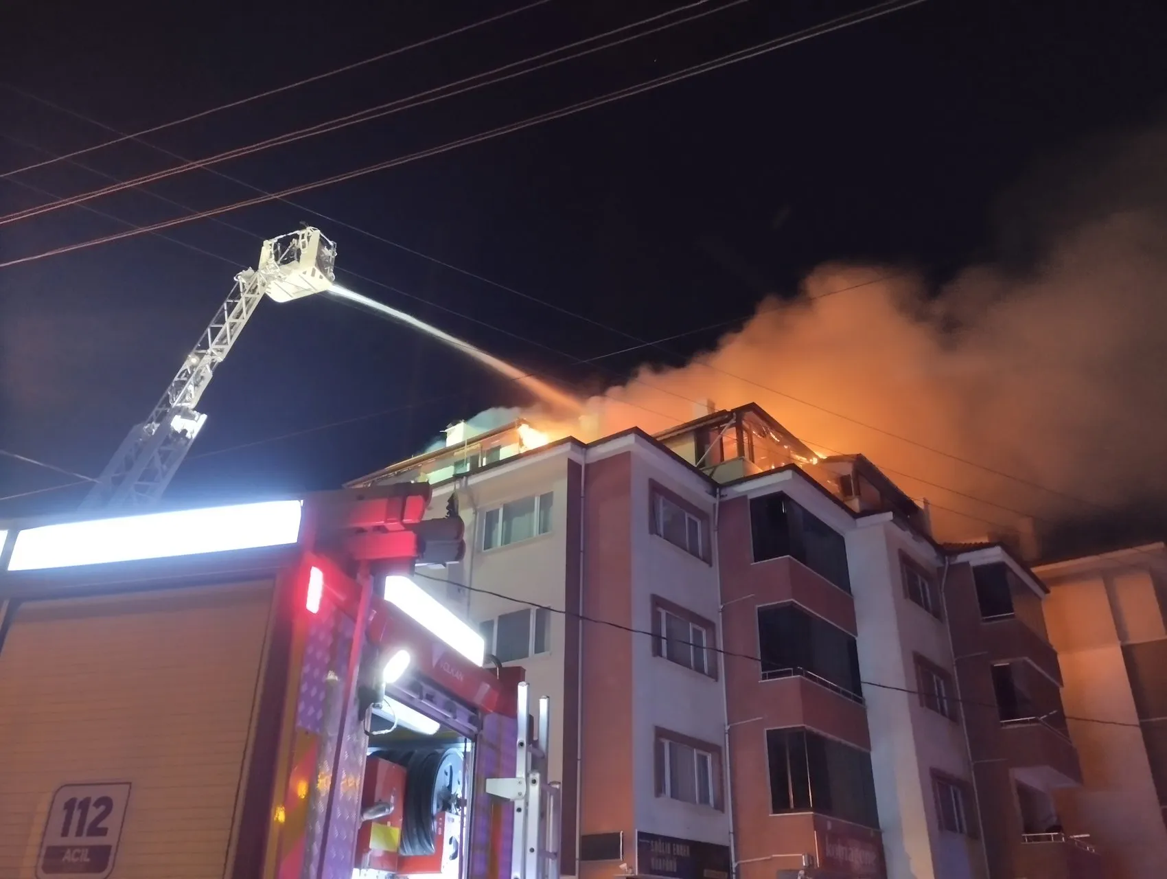 Bolu'da gece yarısı korkutan apartman yangını