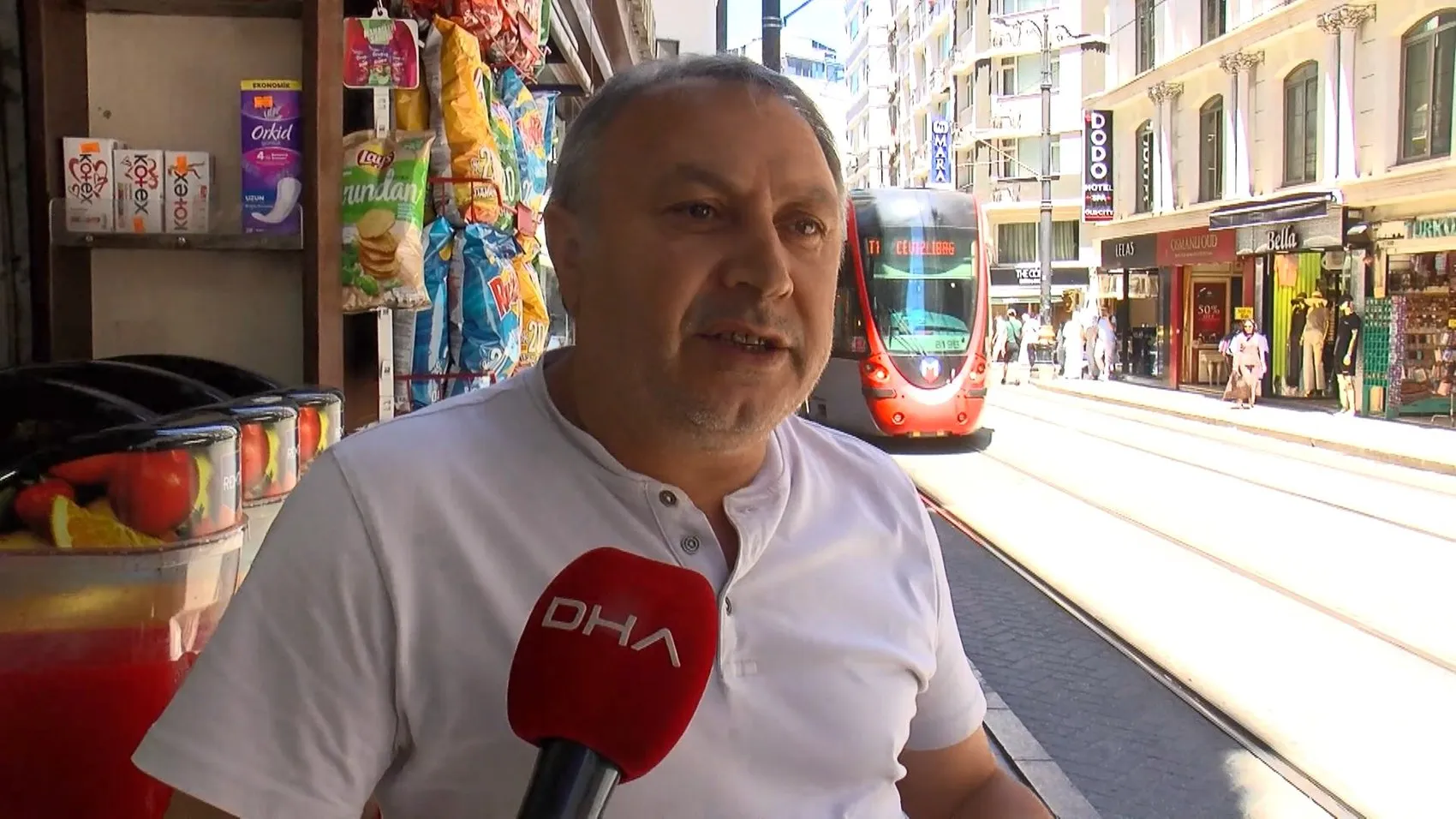 Sirkeci'de tramvay kazası Esnaf hız sınırına dikkat çekti